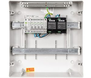 MADEnR - COF-6K-QRELAY - ENPHASE Coffret AC micro onduleur monophasé Enphase 3-6kW (2xC20) + 2 Q Relais (QR) + PLACE PASSERELLE - Jusqu’à 12 micro onduleurs Enphase IQ8+ ou 11 micro onduleurs Enphase IQ8M par Q-Relay.