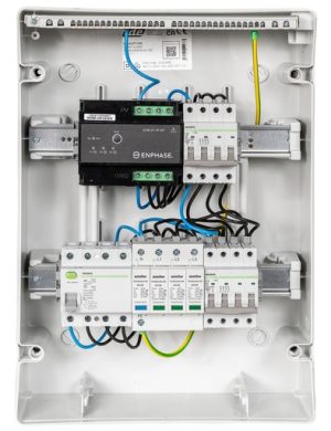 MADEnR - COF-9K-QRELAY-TRI - ENPHASE Coffret AC 3 circuits monophasés pour tri Enphase 9 kW (C20) + 1 Q Relais triphasé + PLACE PASSERELLE - Jusqu’à 12 micro onduleurs Enphase IQ8+ ou 11 micro onduleurs Enphase IQ8M par Q-Relay